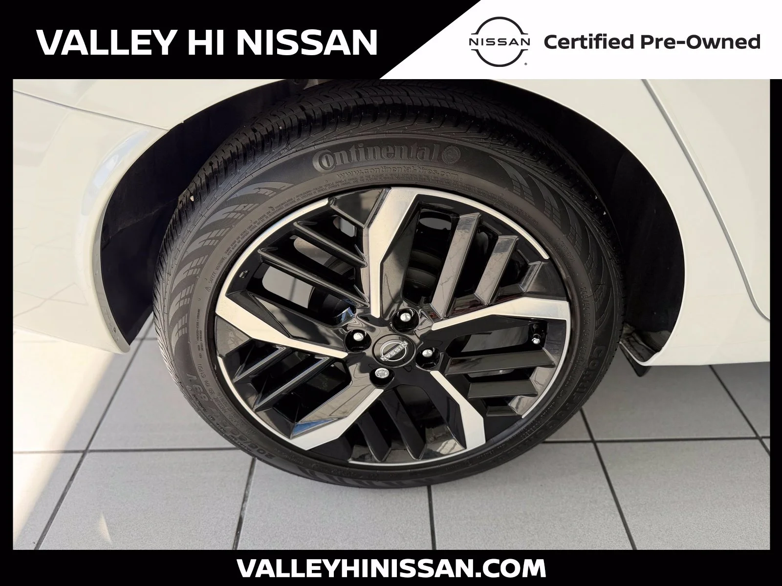 2025 Nissan Versa Sedan SR - Photo 11