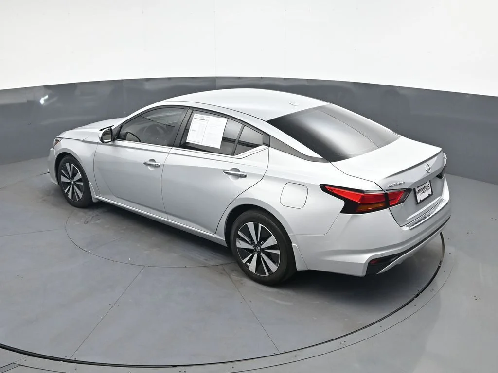 Used 2022 Silver Nissan 2.5 SV image 34