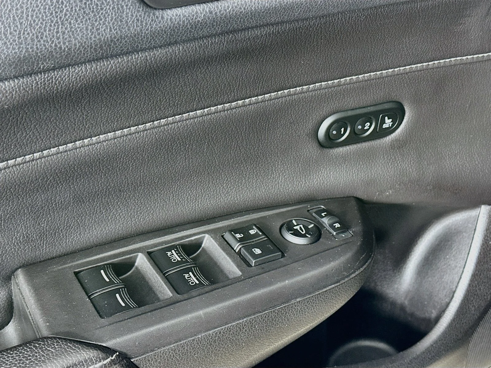 Used 2019  Acura  image 17