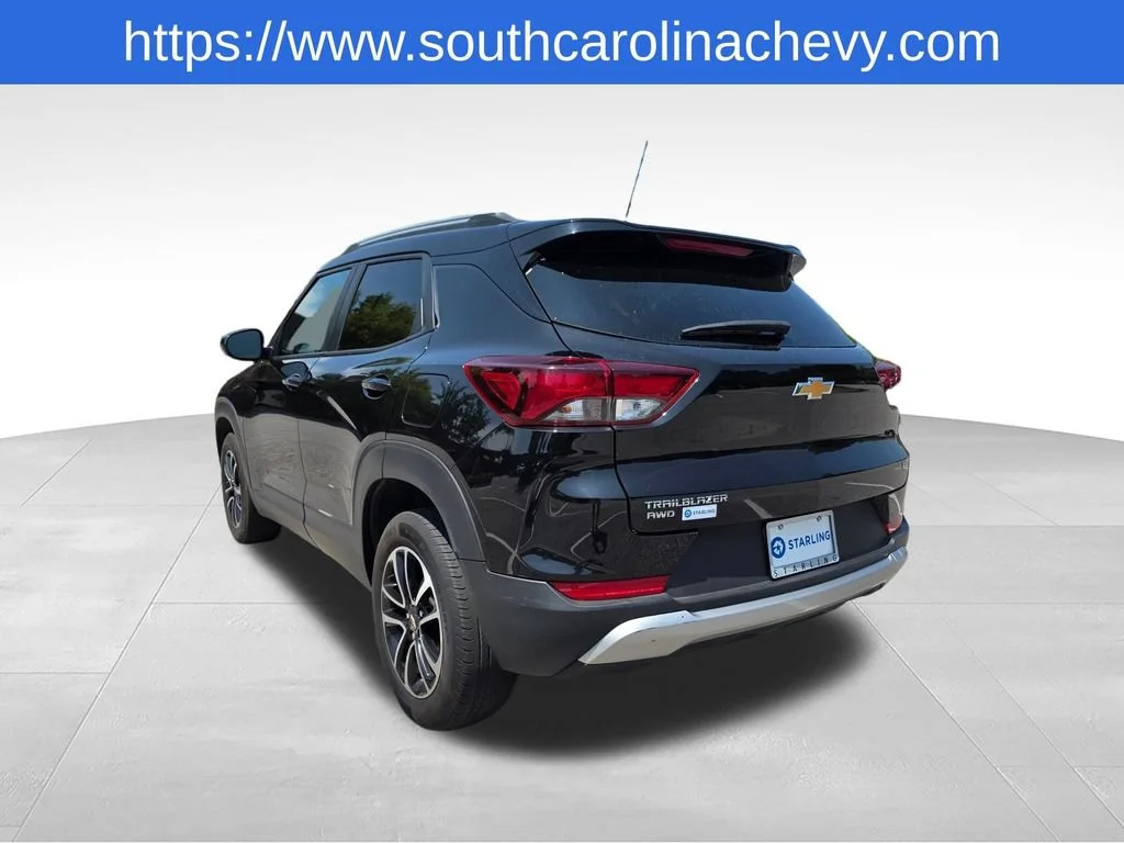 Used 2025 Mosaic Black Metallic Chevrolet LT image 37