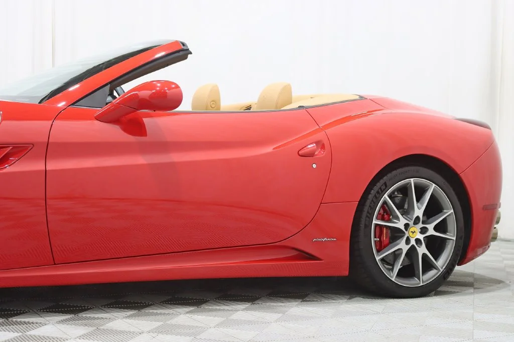Used 2012 Red Ferrari Base image 4