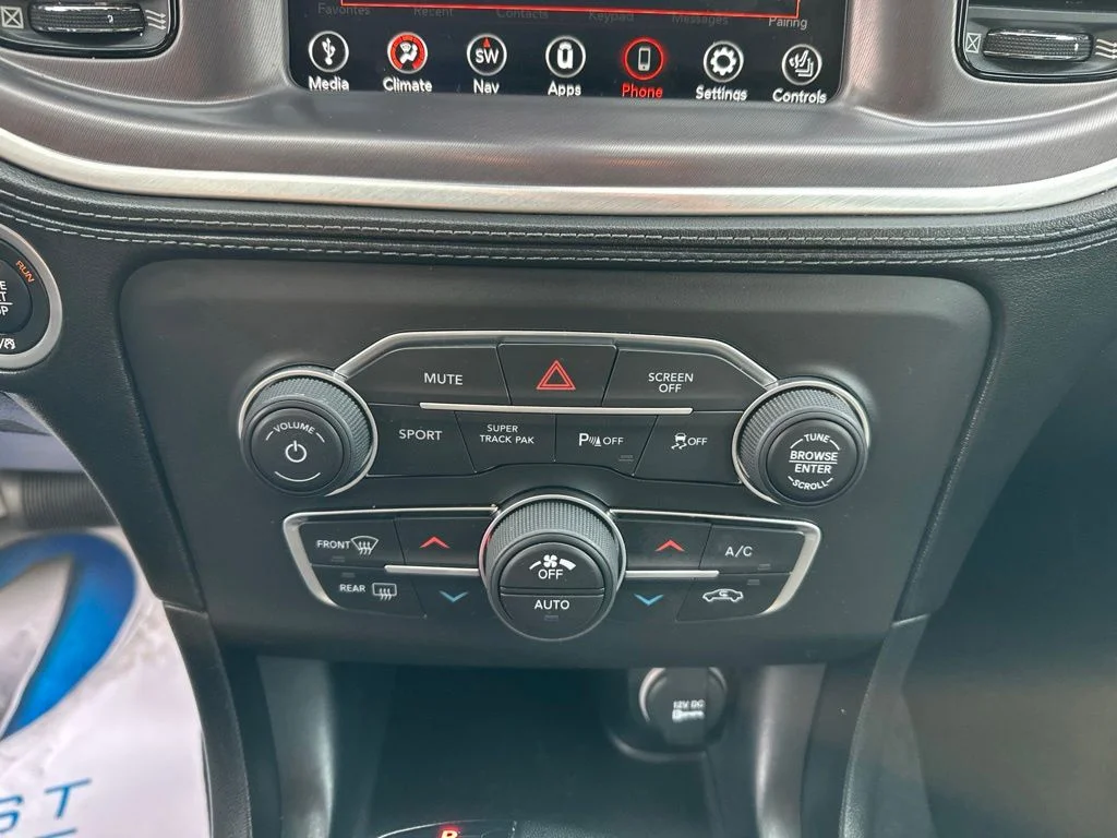 Used 2021 Triple Nickel Clearcoat Dodge SXT image 27