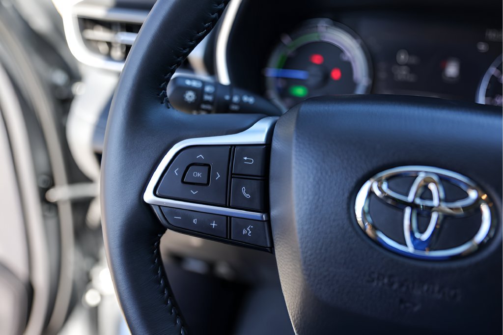 2026 Toyota Highlander XLE - Photo 16