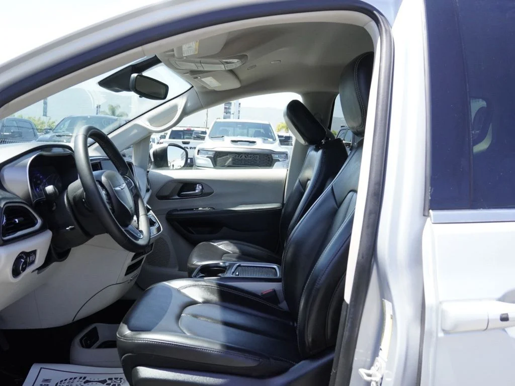2023 Chrysler Pacifica Touring L - Photo 18