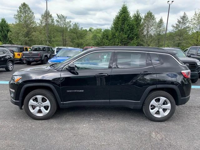 Used 2018 Black Jeep Latitude image 2