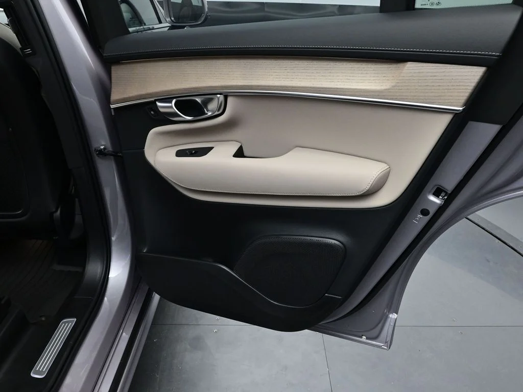 New 2026 Aurora Silver Volvo Plus image 24