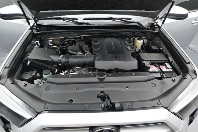 Used 2022 Classic Silver Metallic Toyota SR5 image 19