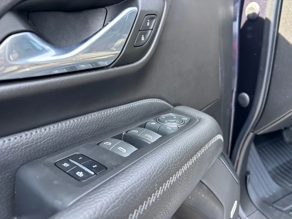 Used 2023 Silver GMC Denali image 22