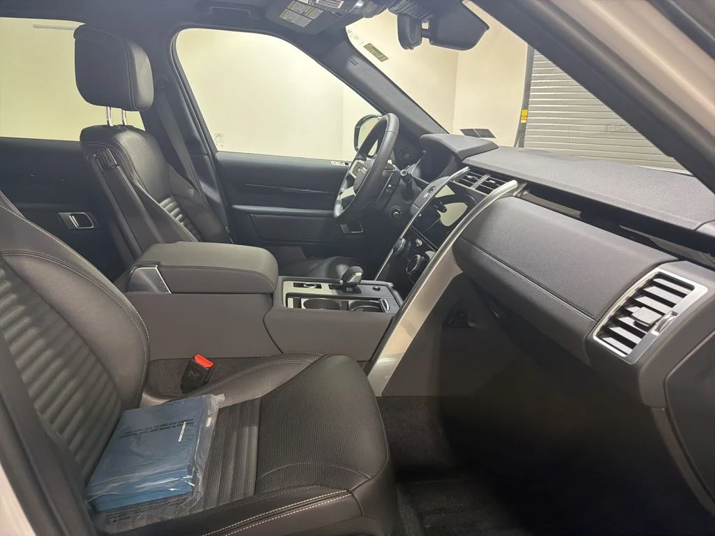 Certified Used 2025 Fuji White Land Rover S image 25