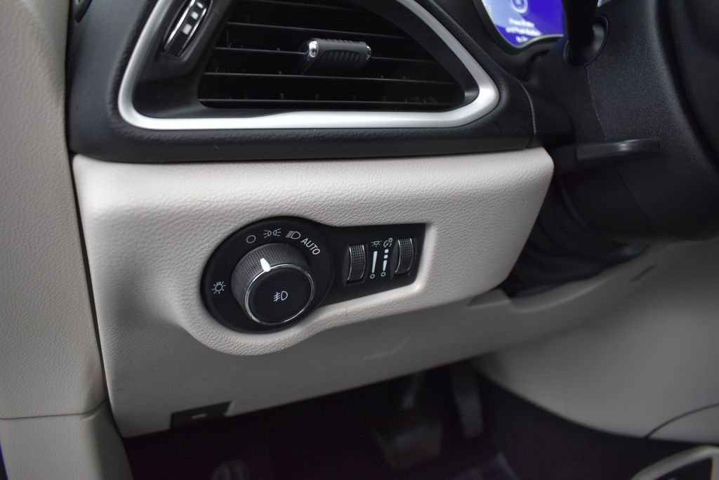 Used 2023 White Chrysler Touring L image 8