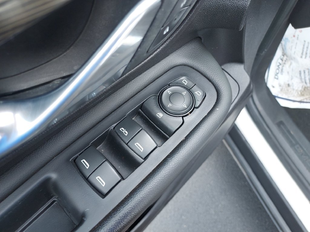 Used 2024 White GMC SLE image 11