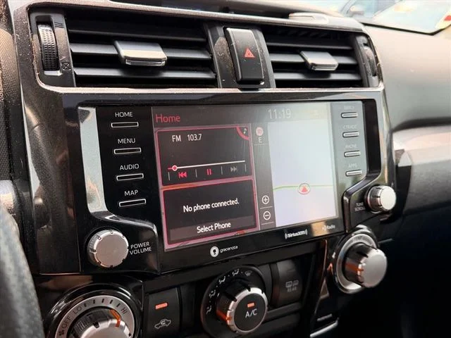 Used 2021 Blue Toyota Venture image 23