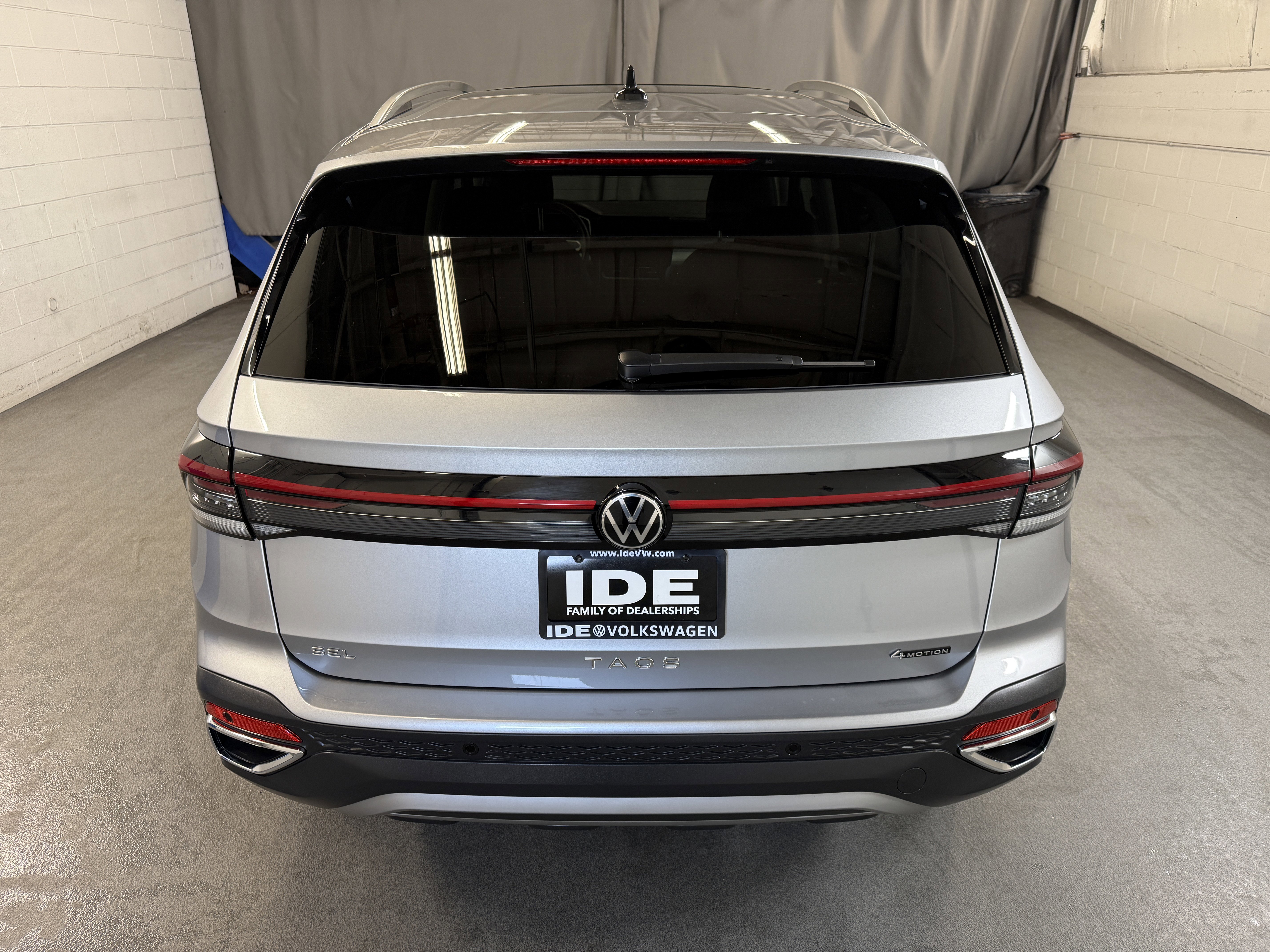 2025 Volkswagen Taos SEL - Photo 6