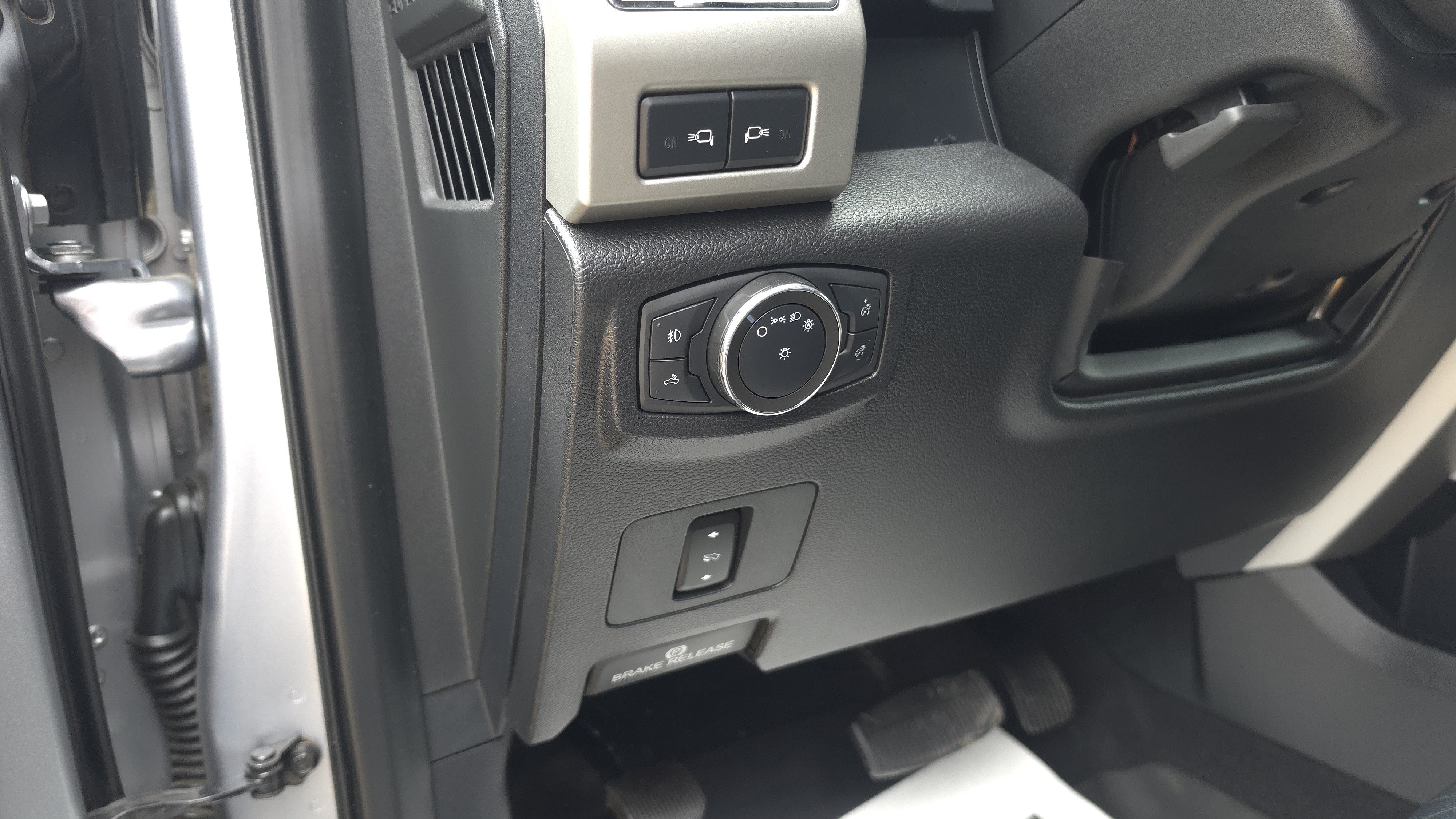 Used 2021 Silver Ford LARIAT image 10