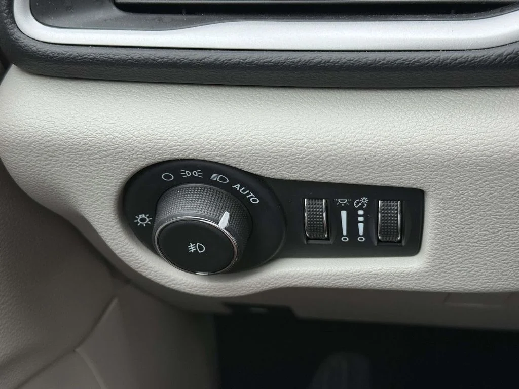 Used 2024 Black Chrysler Touring L image 27