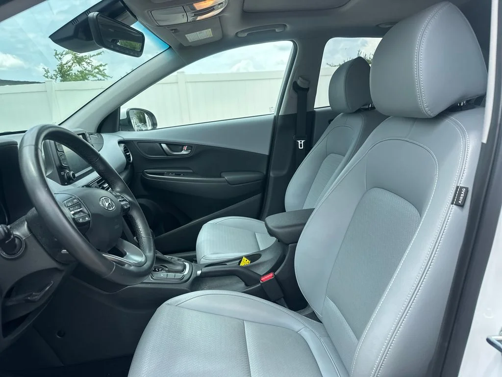 Used 2021 Lunar White Hyundai Ultimate image 44