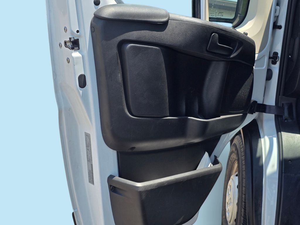 Used 2021 White Ram Base image 14