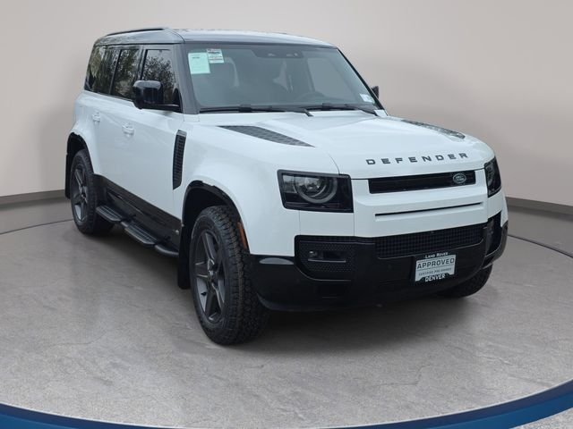 Certified Used 2025 White Land Rover X-Dynamic SE image 4