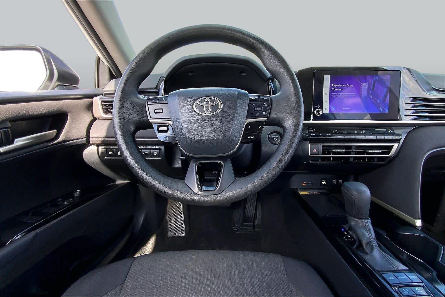 Used 2025 Ice Cap Toyota LE image 6