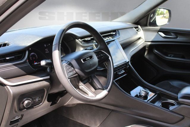 Used 2024 Gray Jeep Altitude image 3