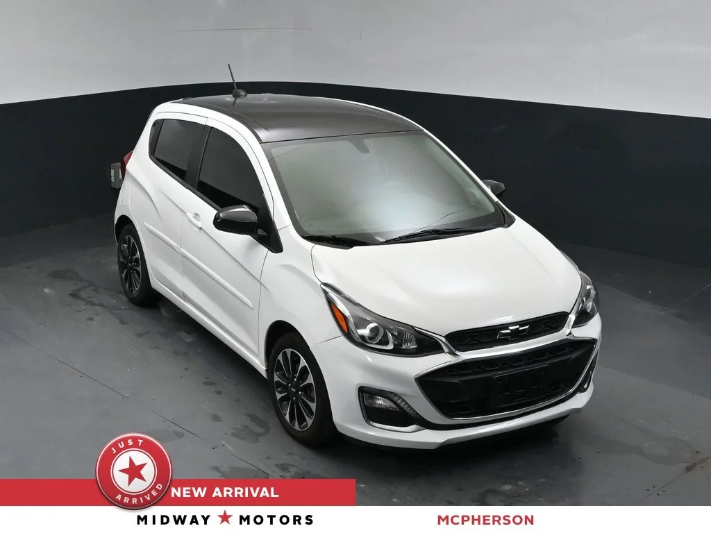 Used 2021 White Chevrolet 1LT image 1