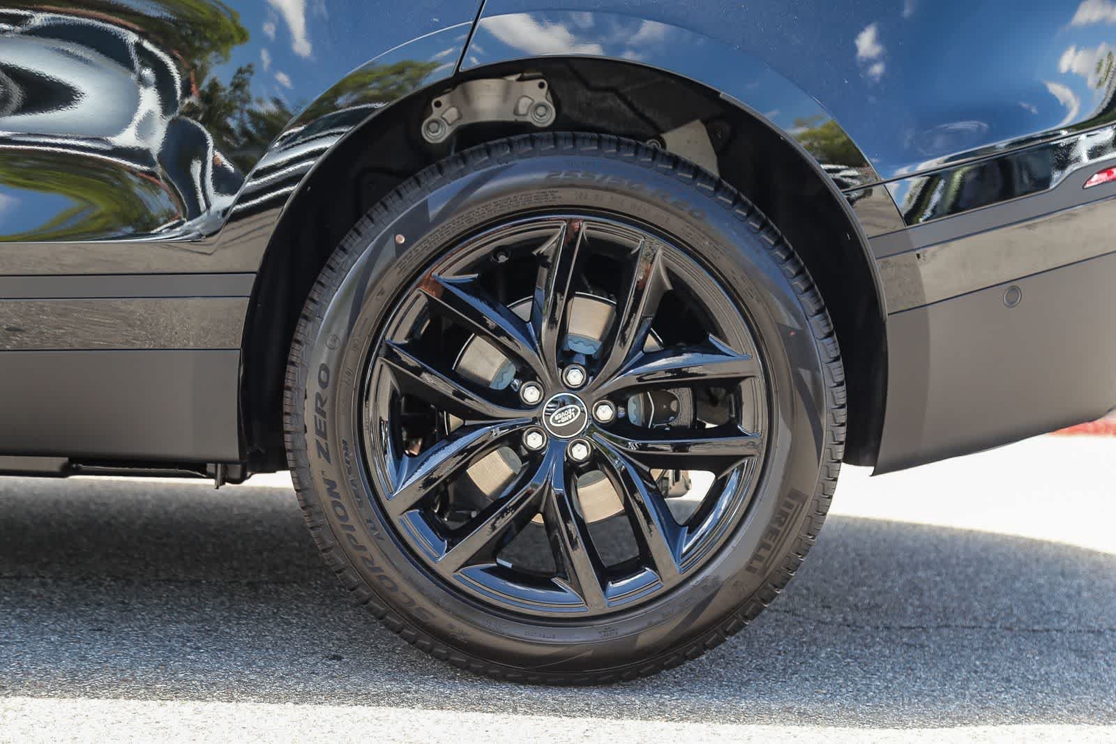 New 2026 Santorini Black Land Rover S image 8