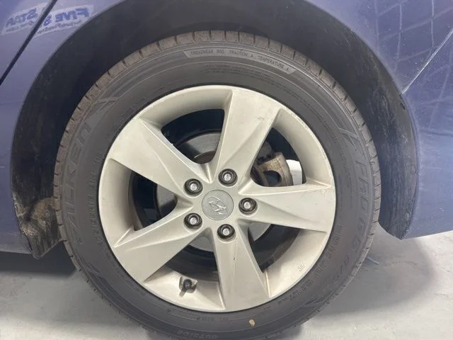 Used 2013 Blue Hyundai GLS image 9