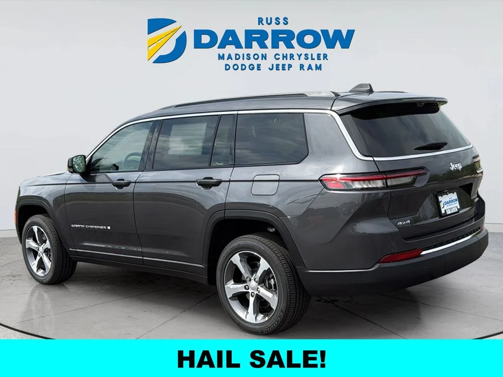 New 2025 Baltic Gray Metallic Clear-Coat Exterior Paint Jeep Limited image 3