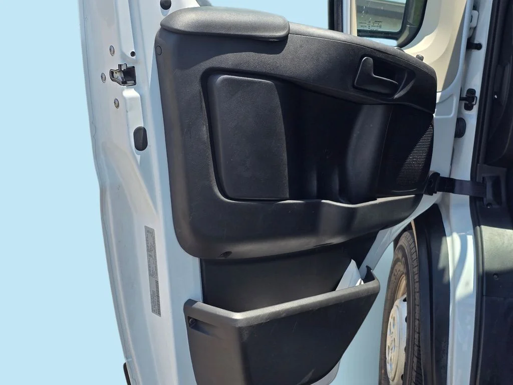 Used 2021 White Ram Base image 14
