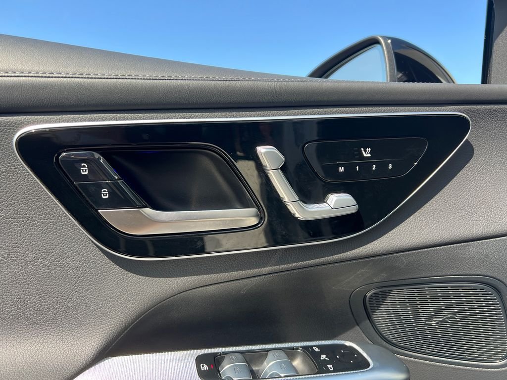 Certified Used 2025  Mercedes-Benz GLC 300 image 12
