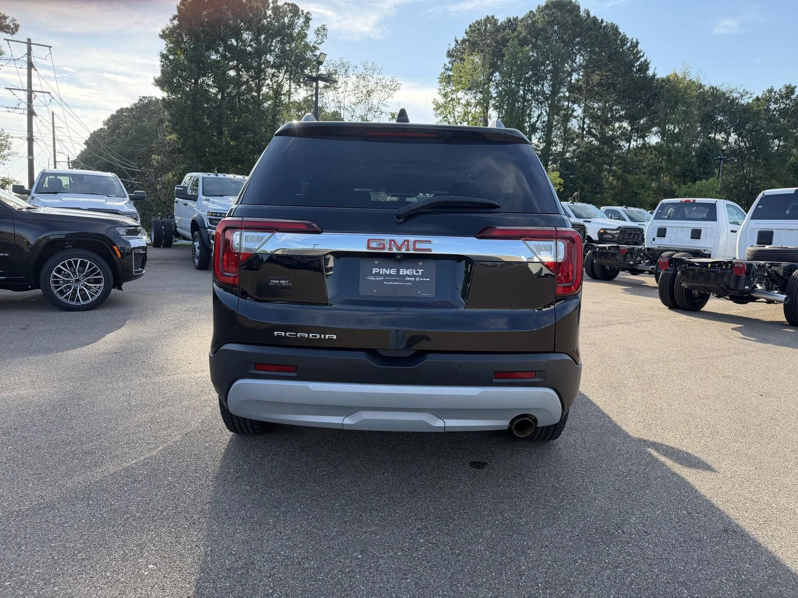 Used 2021 Ebony Twilight Metallic GMC SLE image 5