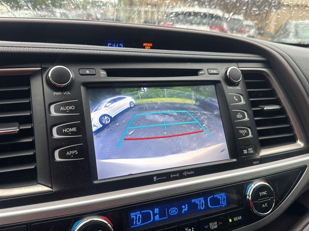 Used 2017  Toyota XLE image 20