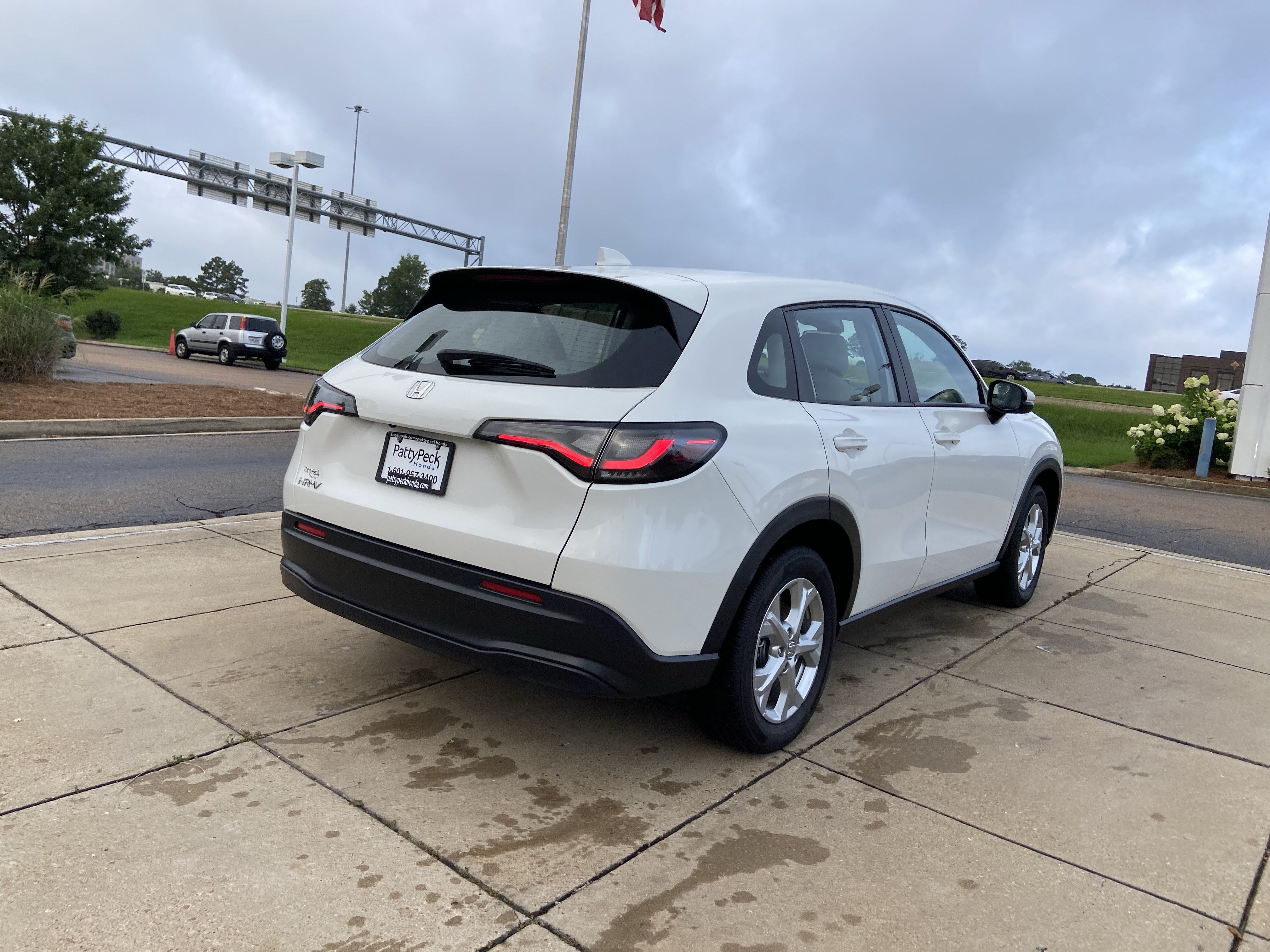 Used 2025 Platinum White Pearl Honda LX image 11