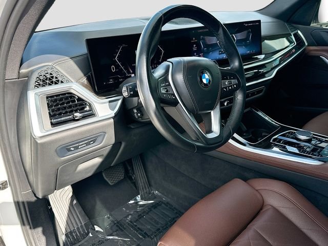 Used 2024 White BMW sDrive40i image 9