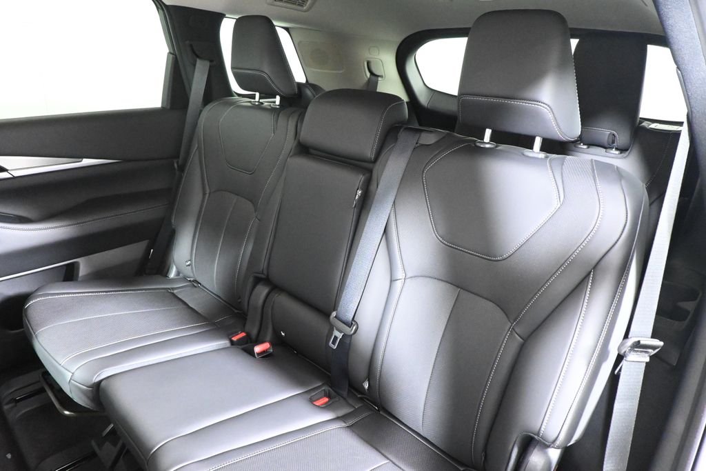New 2027 GRAPHITE SHADOW INFINITI Luxe AWD image 4
