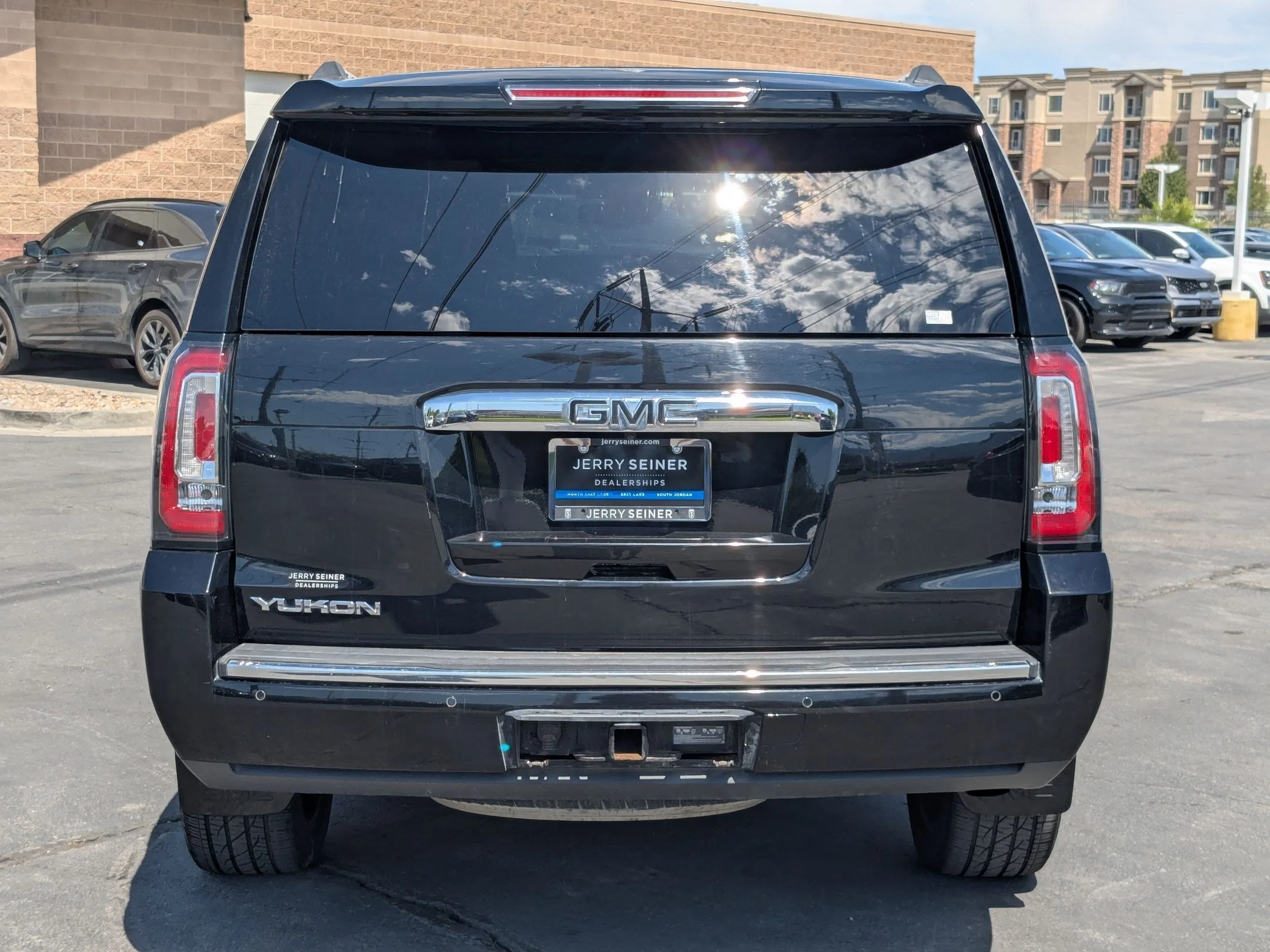 Used 2017 Onyx Black GMC Denali image 4