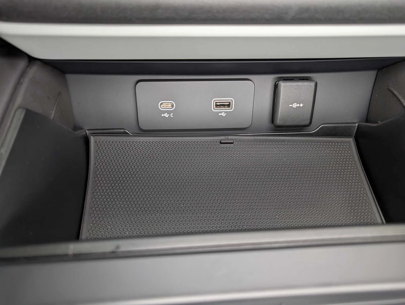 Used 2024 Pearl White satin exterior wrap Land Rover S image 30