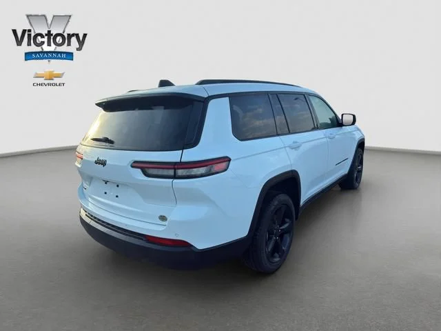 Used 2025 White Jeep Altitude X 4x4 image 7