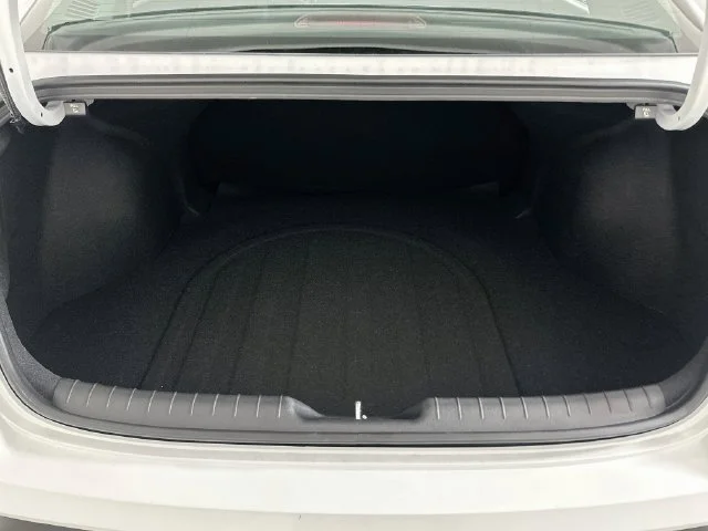 New 2026 White Hyundai SE image 22