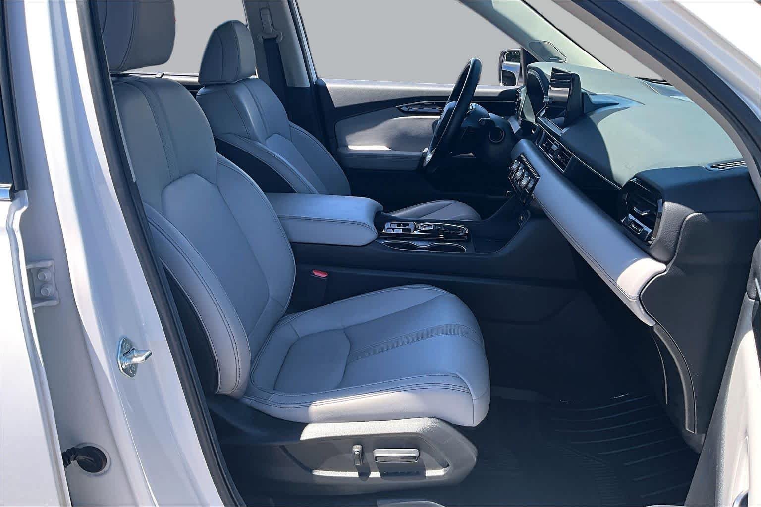 Used 2025 Platinum White Pearl Honda Touring image 8