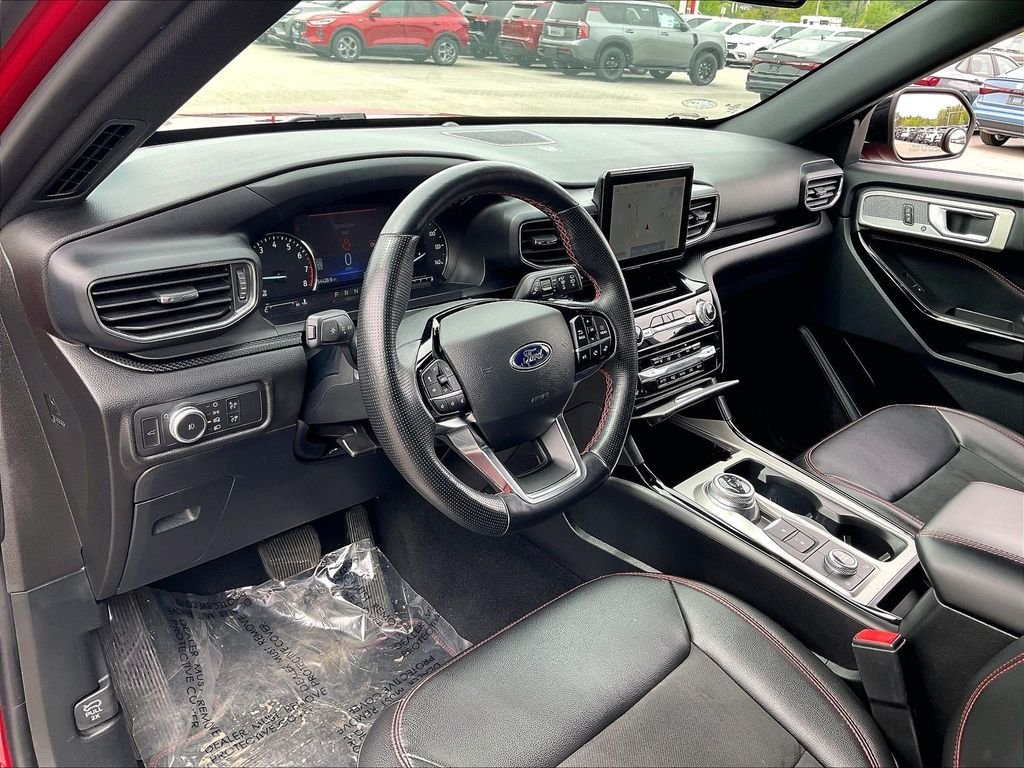 Used 2022 Rapid Red Metallic Tinted Clearcoat Ford ST-Line image 8