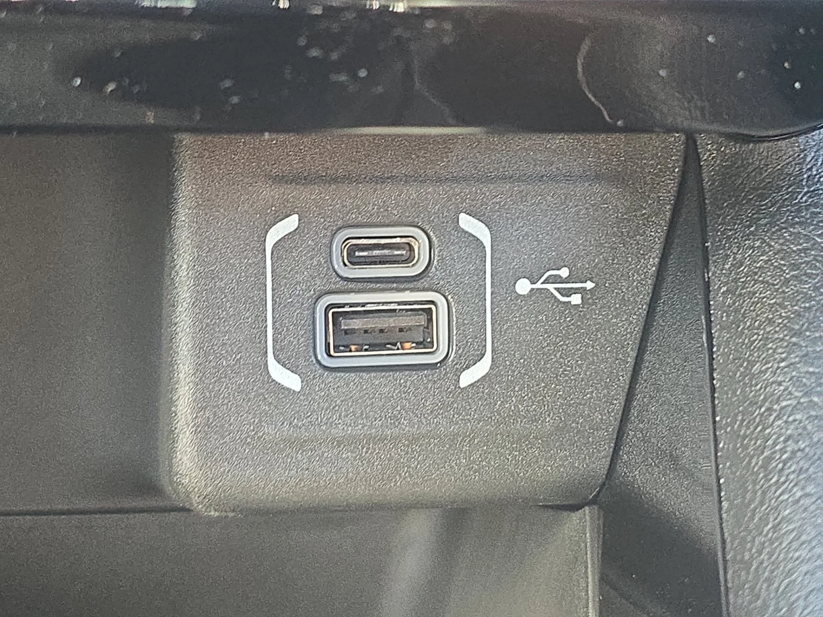 New 2026 Red Hot Pearlcoat Jeep Latitude Altitude image 19