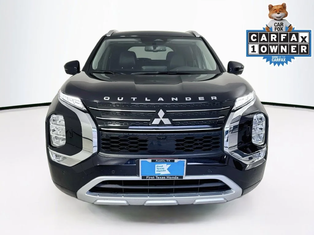 Used 2025 Labrador Black Pearl Mitsubishi SEL image 2