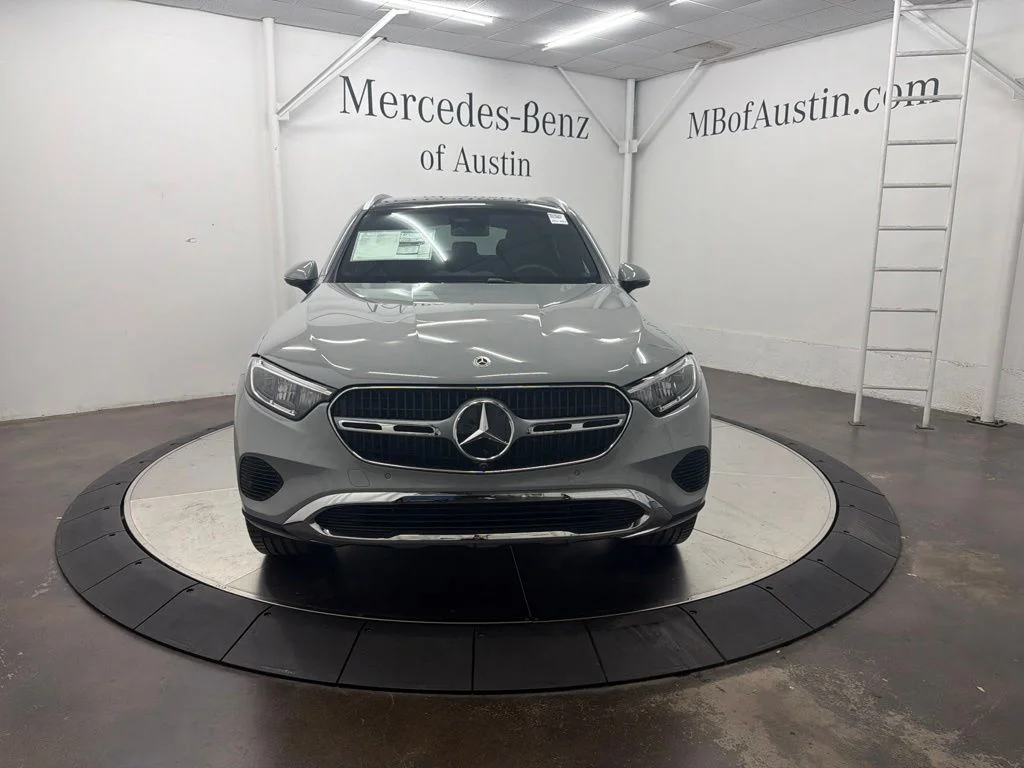 New 2027 White Mercedes-Benz GLC 300 image 2