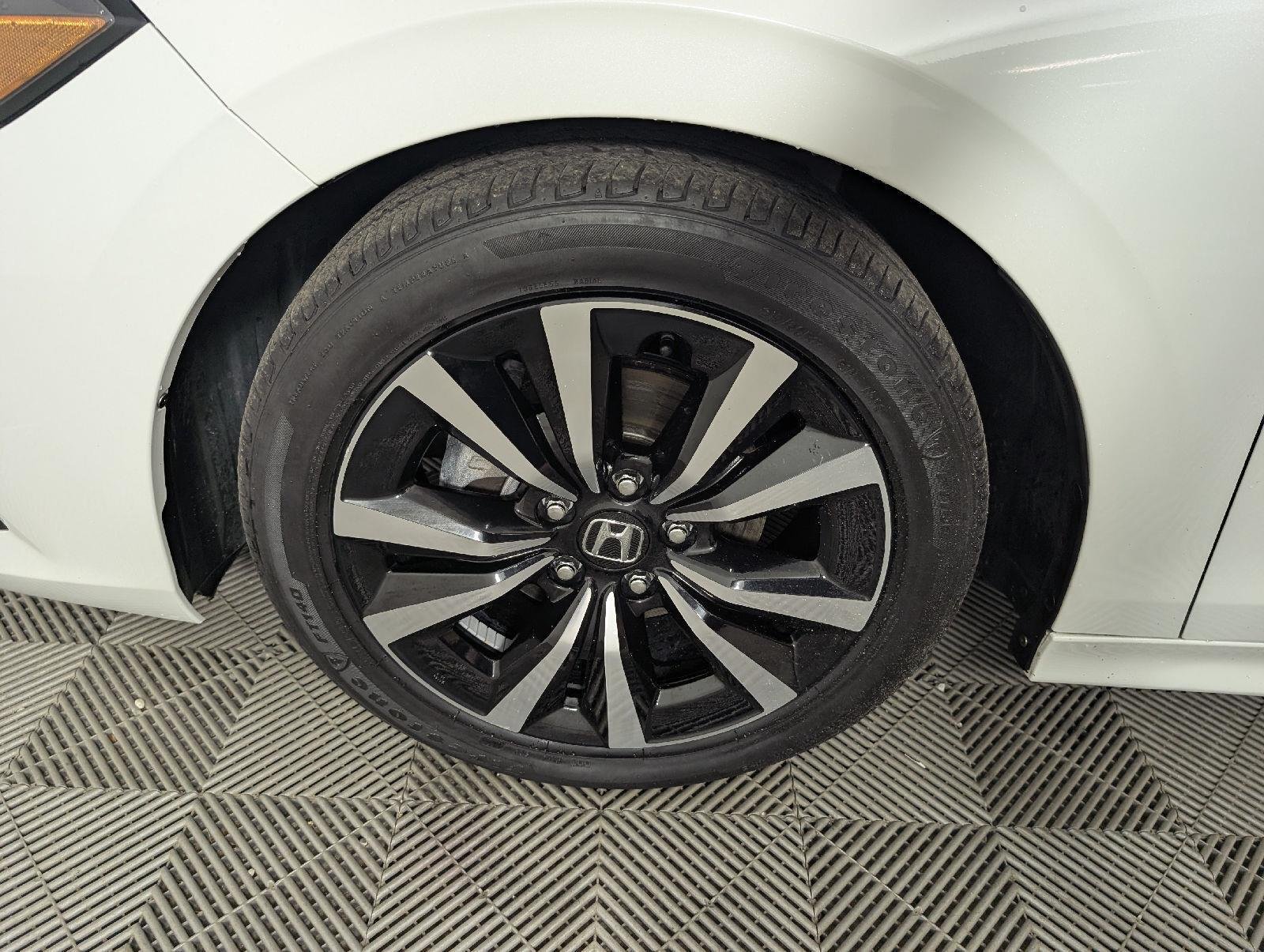 2024 Honda Civic EX - Photo 9