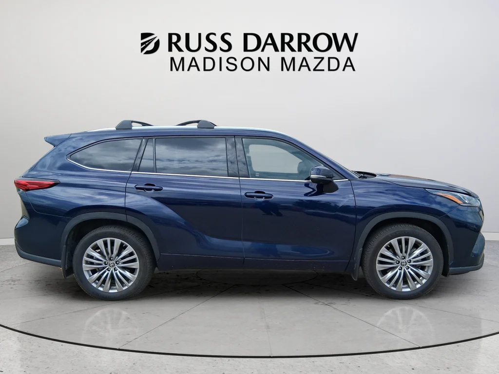 Used 2023  Toyota Platinum image 6