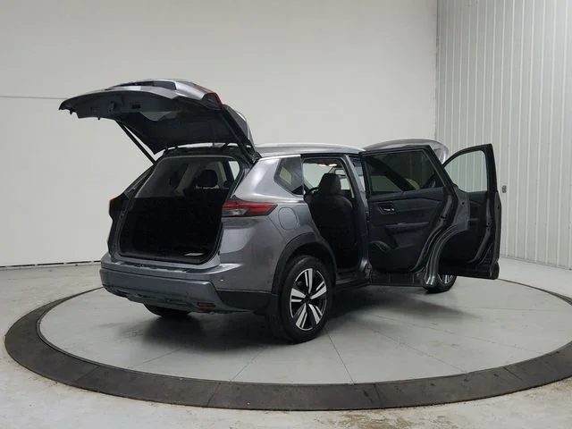 Used 2025 Gray Nissan SL image 16