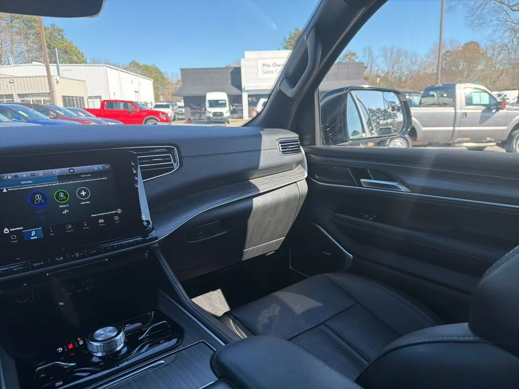 Used 2024 White Jeep Series III image 11