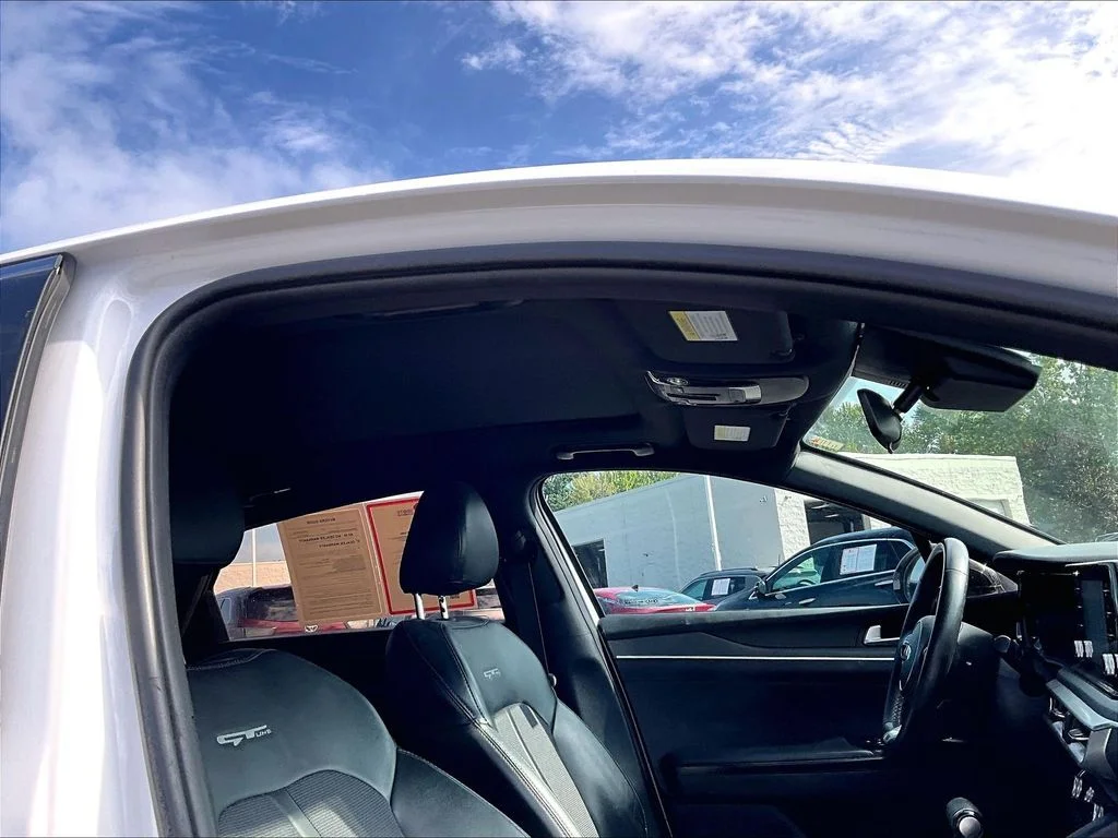 Used 2021 White Kia GT-Line image 23