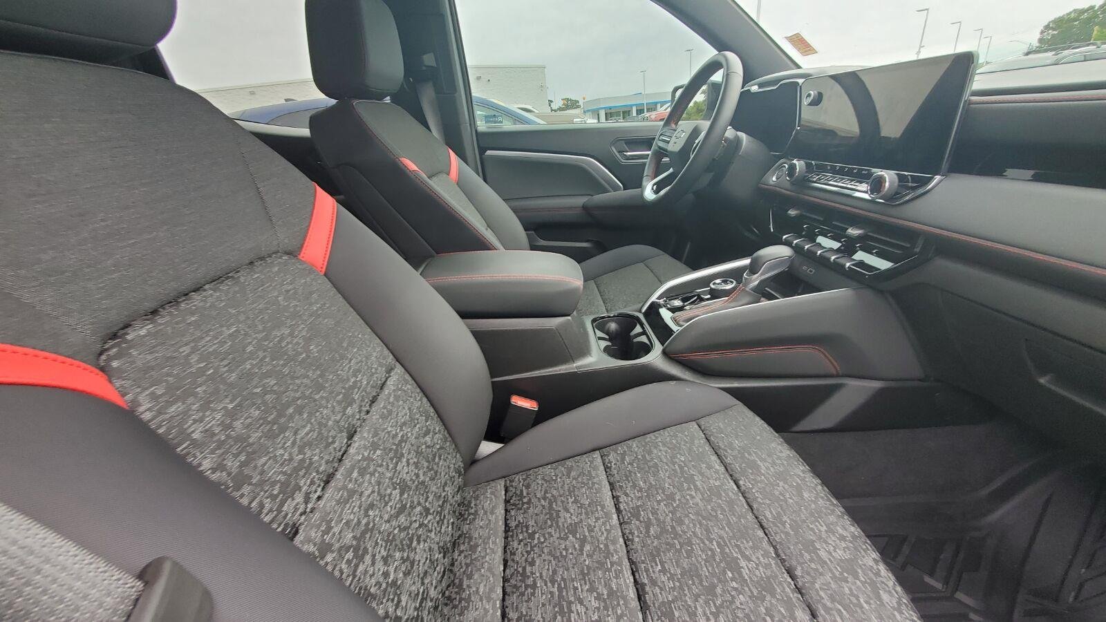 Used 2026 Summit White Chevrolet Z71 image 4
